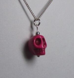 Kategorier - Berlocker - Berlocker med Ädelstenar - Dödskallar - Dödskalle - Fuchsia