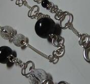 Halsband med onyx och bergkristall