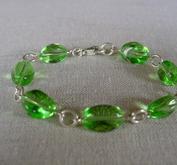 Armband med gröna glaspärlor